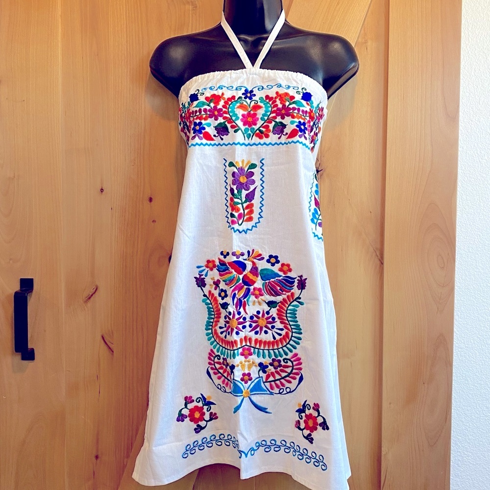 Gorgeous handmade strapless embroidered cotton-manta dress Size S